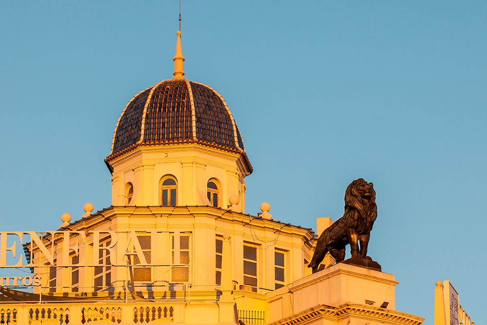 Edificio Generali building, Plaza del Ayuntamiento, Valencia, Spain.